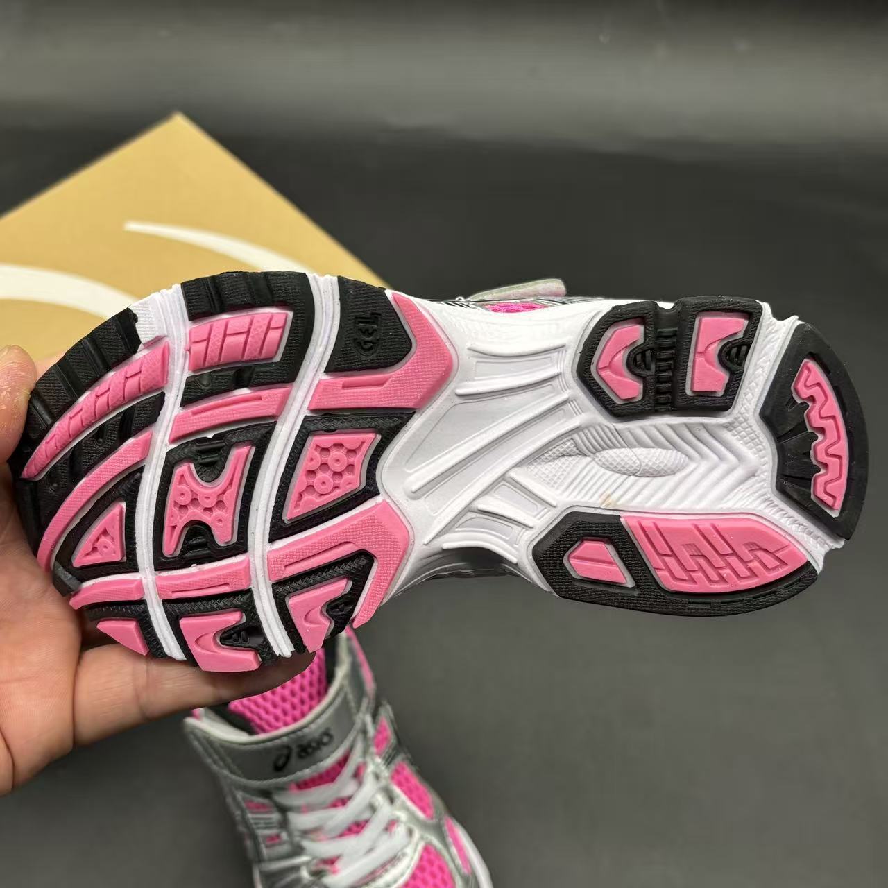Children's shoes child